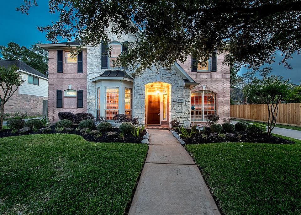 1st image of 16415 Destrehan Dr