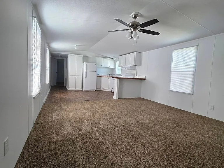 689 Bonfire Dr — Photo 3