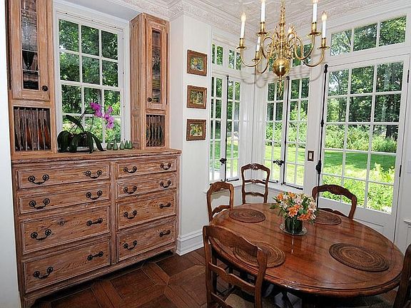 5 Casual kitchen dining 2594