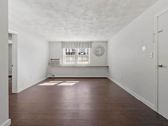 3rd image of 130 Parker St APT J2