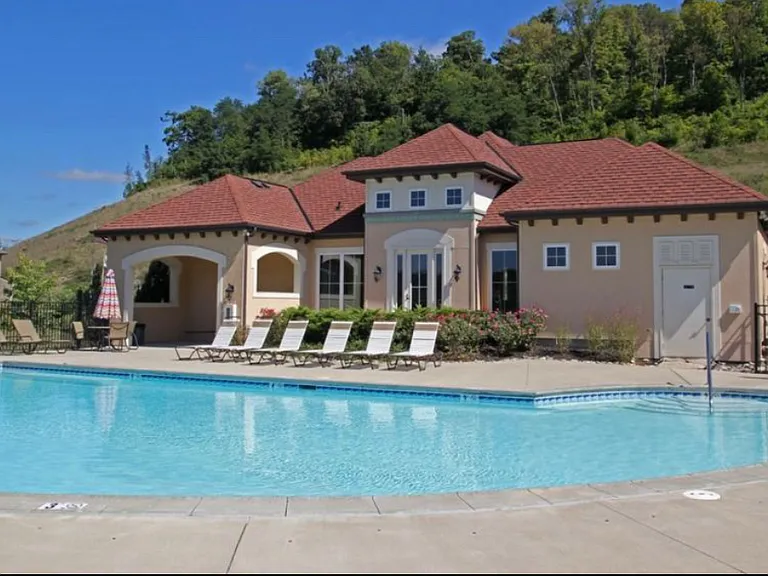 2223 Rolling Hills Dr — Photo 3