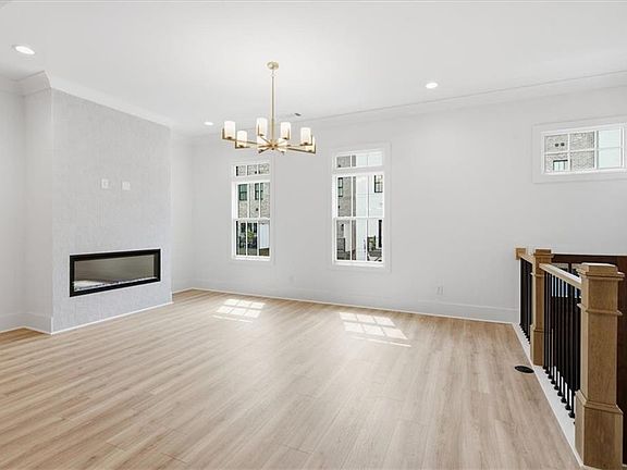 4th image of 333 Sugarview Rd
