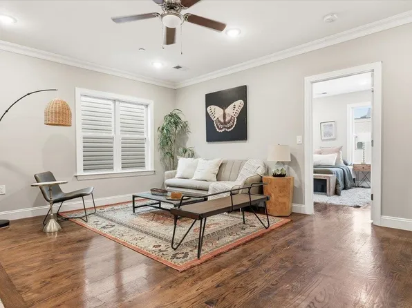 25 Saint Pauls Avenue image 1 of 16