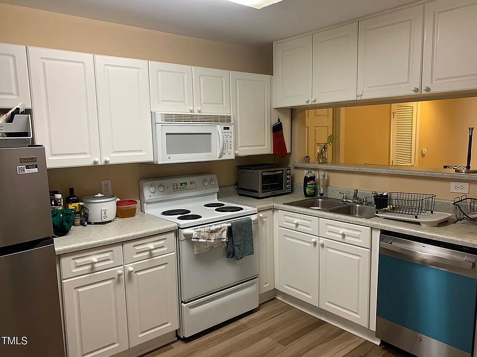2nd image of 929 Morreene Rd #0