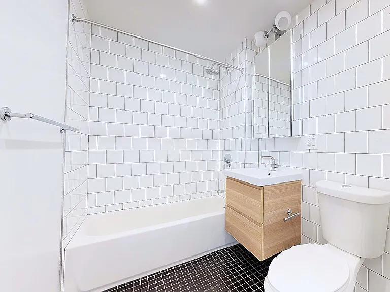 315 Seigel St #319 — Photo 14