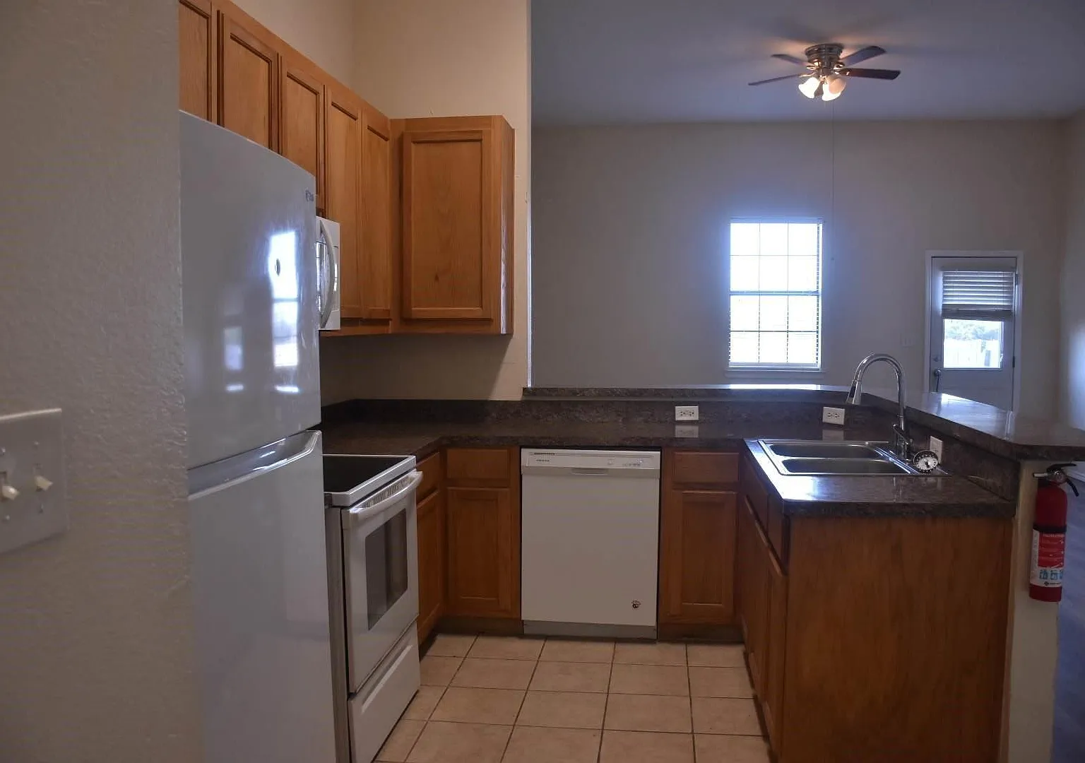 3 bed, 2.5 bath, 1500 sqft, $1,250 — Photo 4