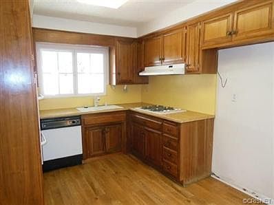 3rd image of 26830 Avenue Of The Oaks Unit D