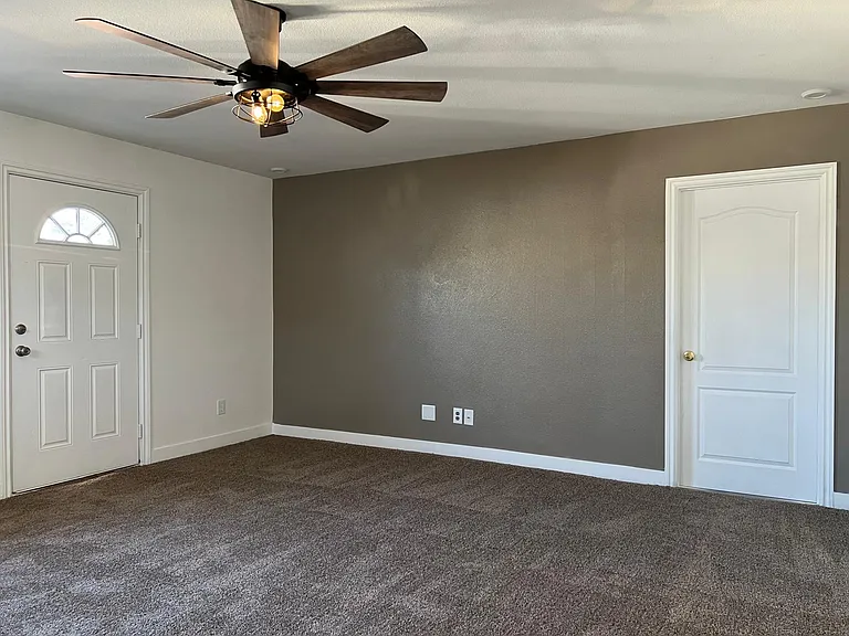 324 Stanford St — Photo 8