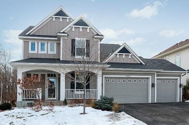 Stunning Lennar Worthington home, nicely outfitted with premium finishes throughout.