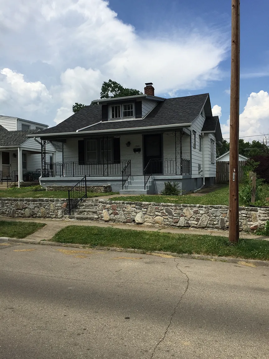 1901 Pershing Blvd photo 1