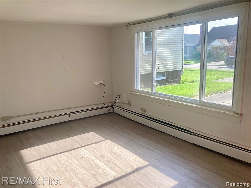 1 bed, 1.0 bath, 400 sqft, $600 — Photo 2