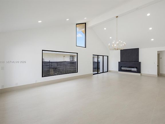 5th image of 2851 SW 117th Ave