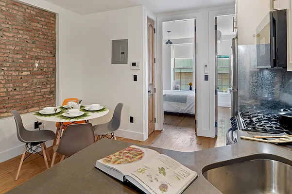 Rented by Roomors Living Inc | media 31