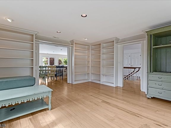 4th image of 159 Mcgregor Ave