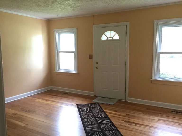 1620 Colonial Way — Photo 4