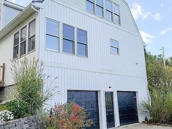 Entrance to basement/garage