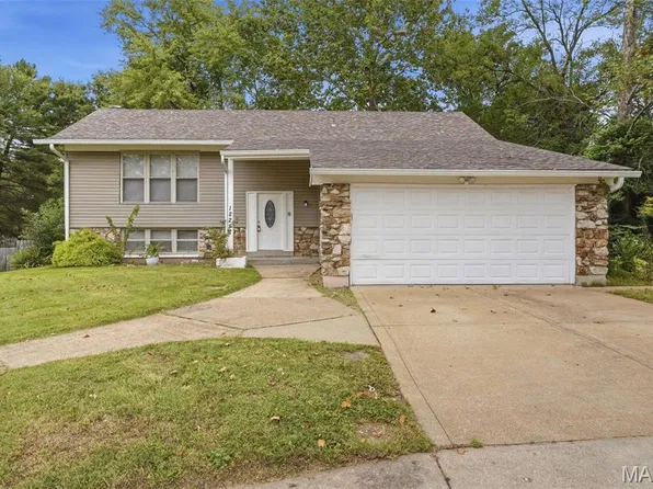 12258 Trailoaks Ct, Florissant, MO 63033