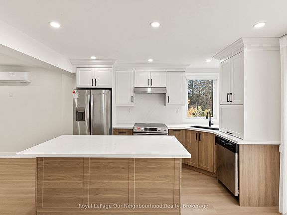 5th image of 513 Parkhill Rd W #A