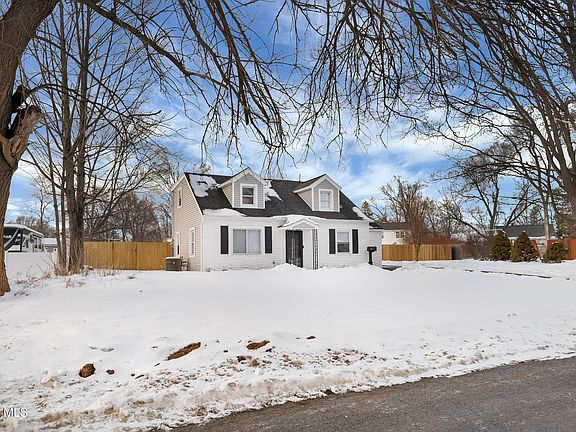 4th image of 1034 Wayne Road