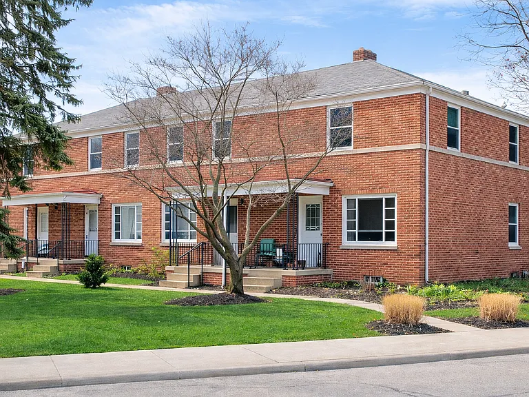 25 E Henderson Rd #B — Photo 1