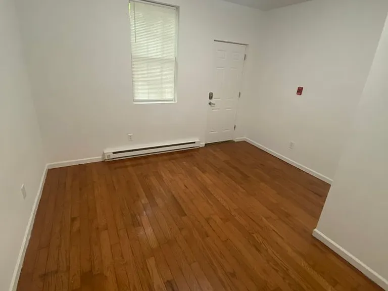 1739 W Diamond St — Photo 13