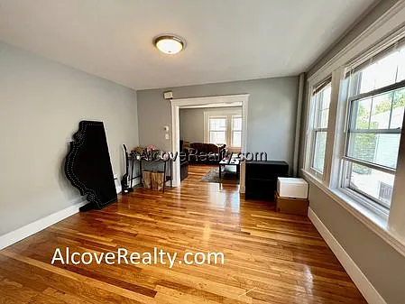 5 bed, 2.0 bath, $4,950 — Photo 3
