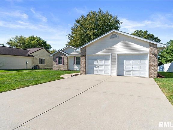 3rd image of 4237 Clearwater Ln