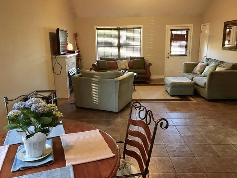 2589 Harris Dr — Photo 2