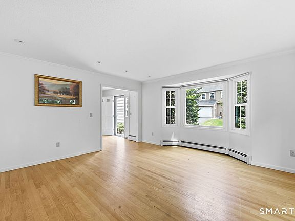 5th image of 28 Green Woods Lane