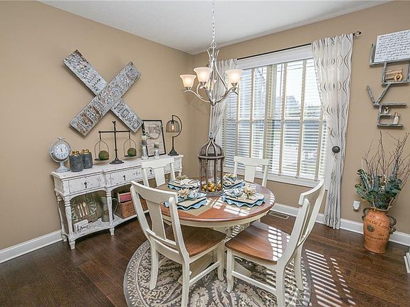 4th image of 4991 Woodcliff Cir