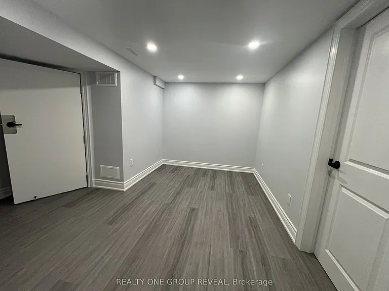75 Regatta Cres #BASEMENT — Photo 11