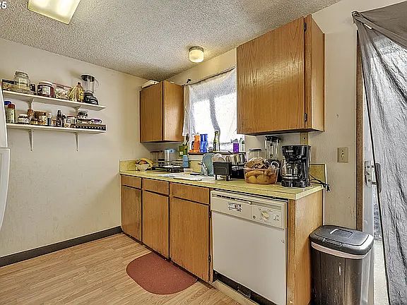 3rd image of 2724 N Davis Ct #Z