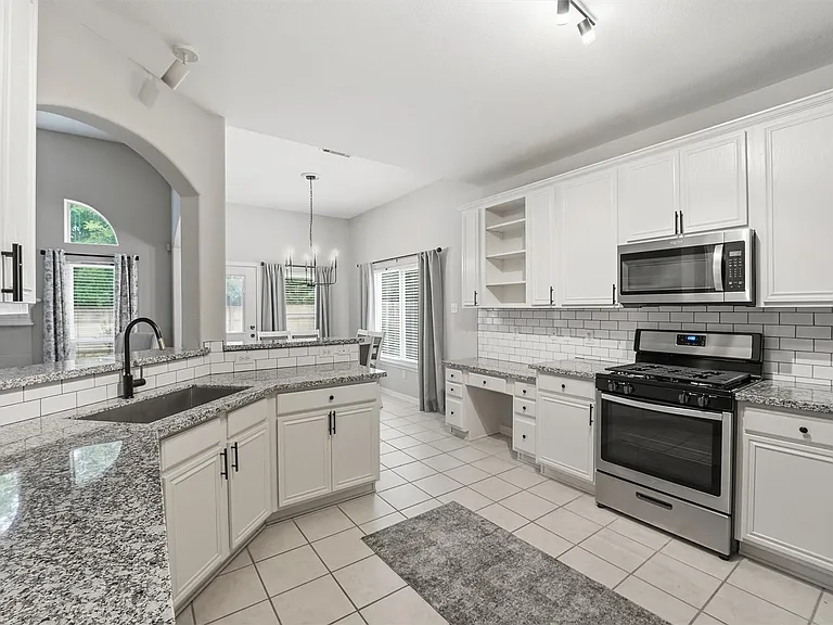 21812 Grand Lancelot Dr — Photo 2