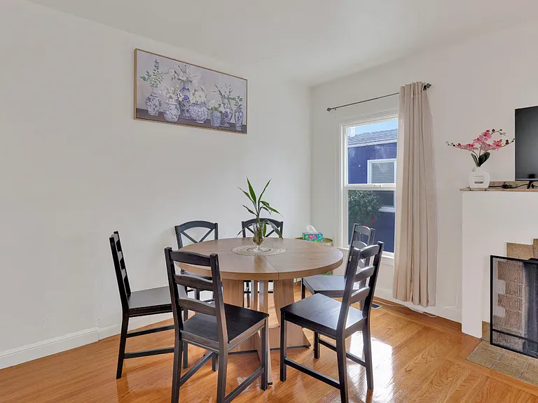 271 W Broadmoor Blvd — Photo 2