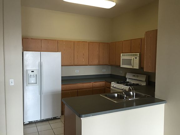 3rd image of 340 W Superior St APT 611