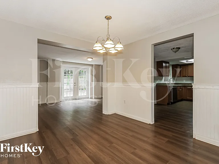10805 Piccadilly Rd — Photo 6