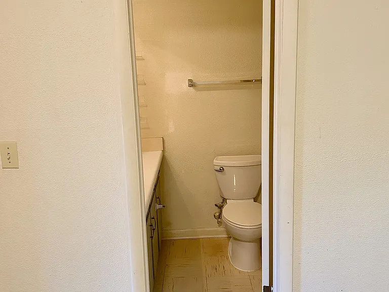 1217 Roosevelt Ave #6 — Photo 7