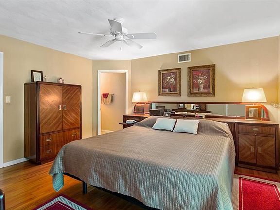 2nd image of 2556 Ringling Blvd