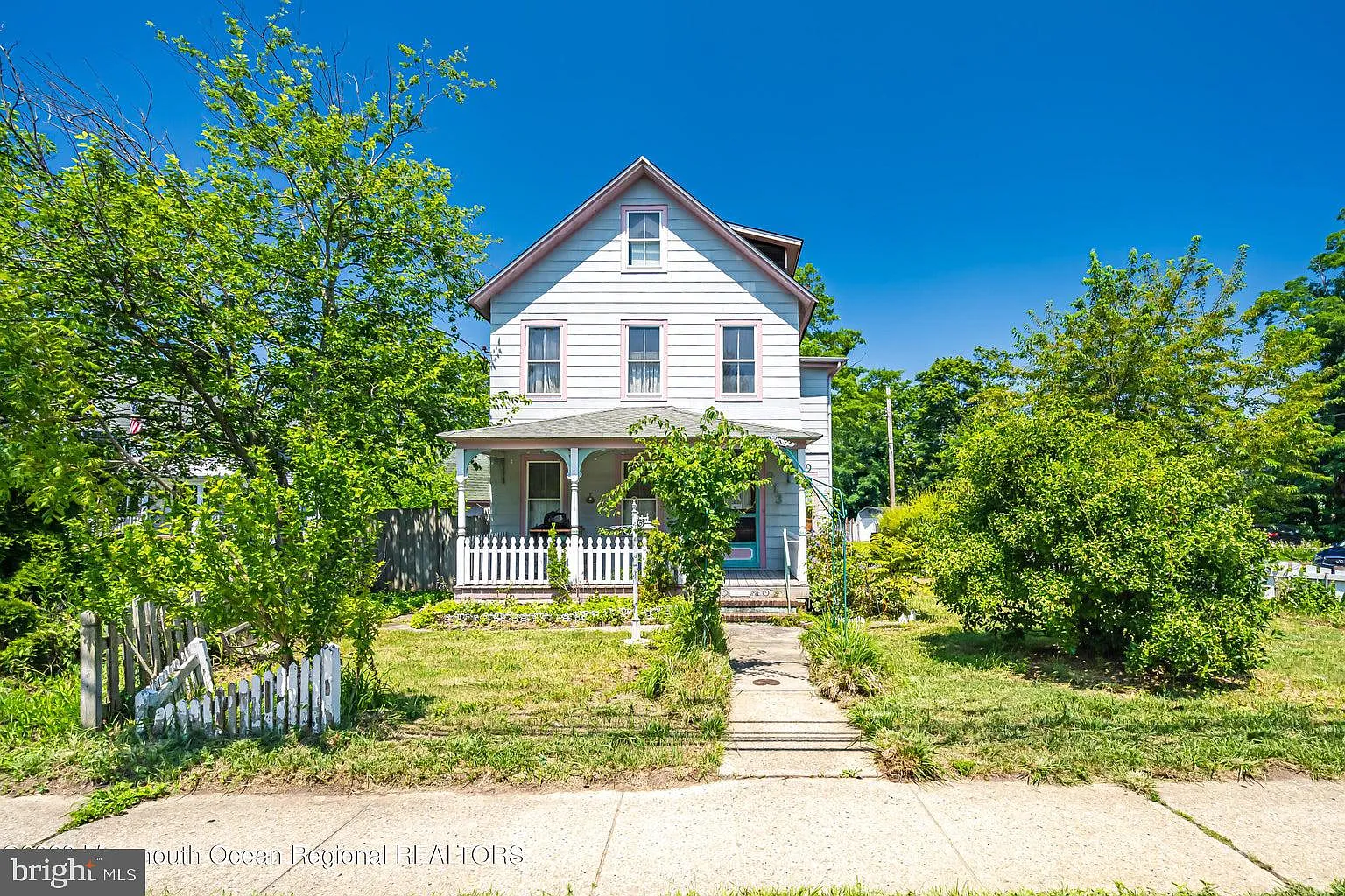 913 Arnold Ave photo 1