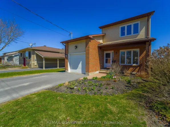 102 7th Ave, Arnprior, ON K7S 3S7