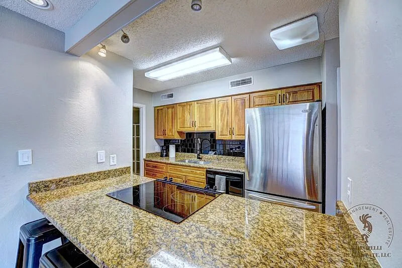 3 bed, 4.0 bath, 2477 sqft, $2,500 — Photo 2