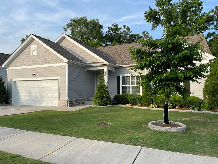 130 Hermitage Point Dr — Photo 1