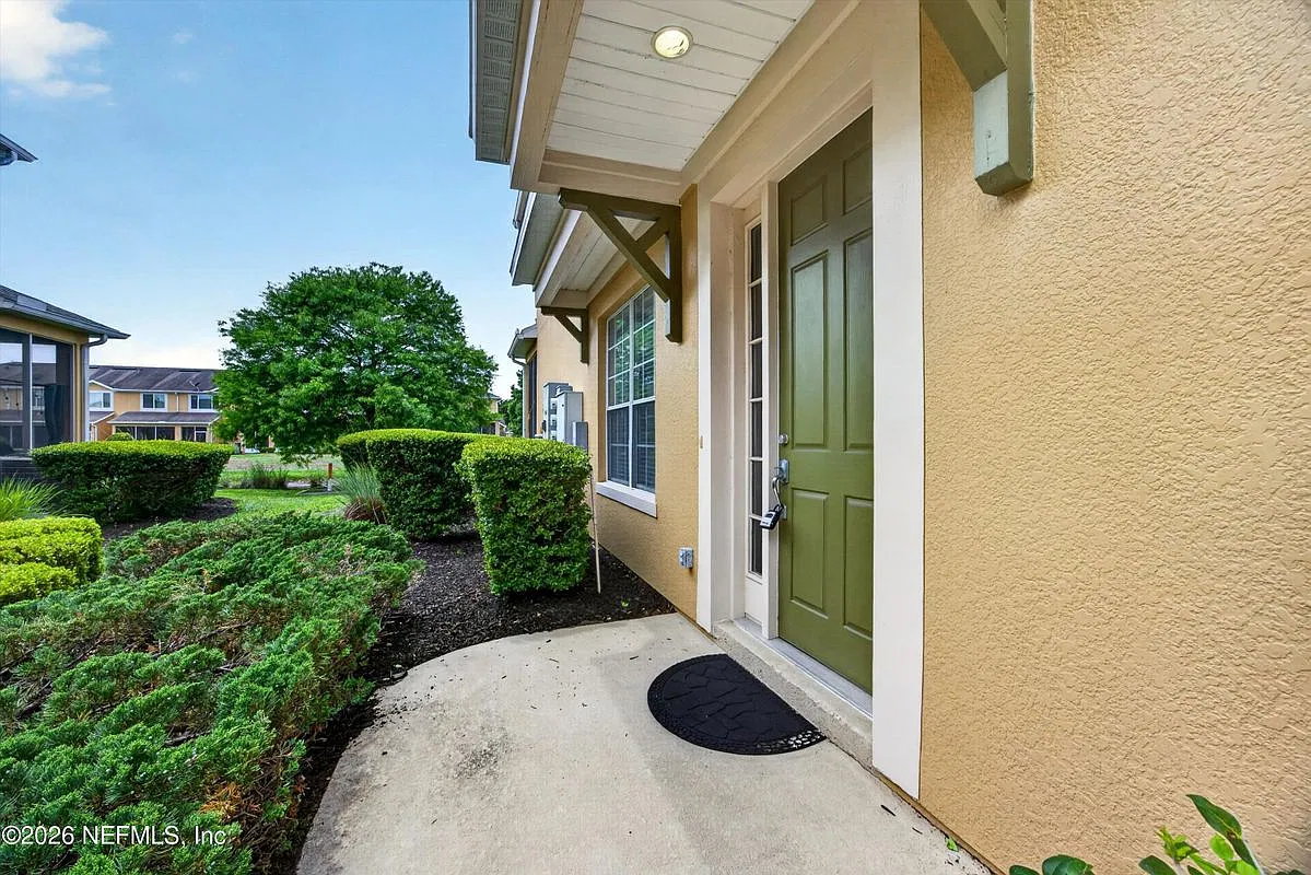 3 bed, 3.0 bath, 2341 sqft, $2,550 — Photo 4