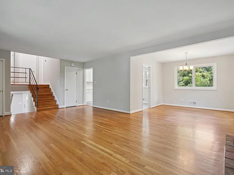 1633 Warner Ave — Photo 6