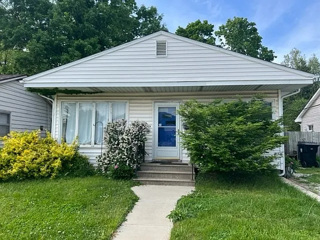 818 W College Ave photo 1