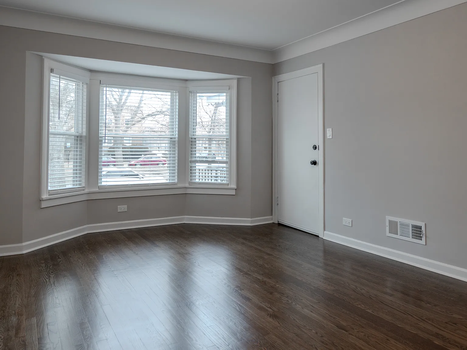 2 bed, 1000 sqft, $1,900 — Photo 3