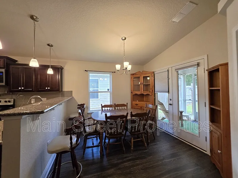 3 bed, 2.0 bath, 1473 sqft, $1,950 — Photo 3