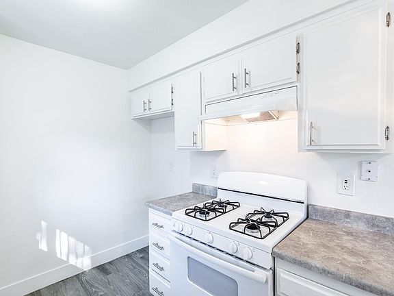 2nd image of 700 W Avenue I #F73694954