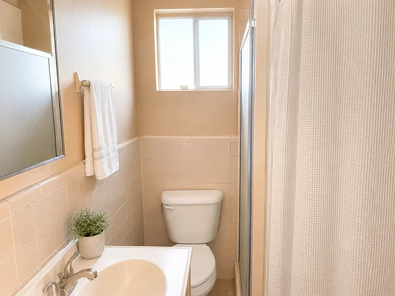 1425 E Hudson Dr — Photo 7