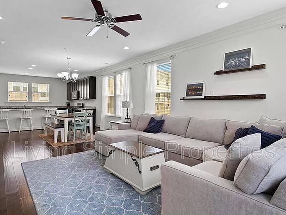 3rd image of 730 Cobbler Pl Unit 1